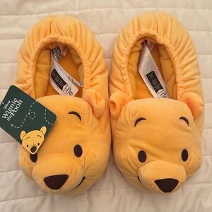 Disney Winnie the Pooh Yellow Women’s Size 9 Slippers